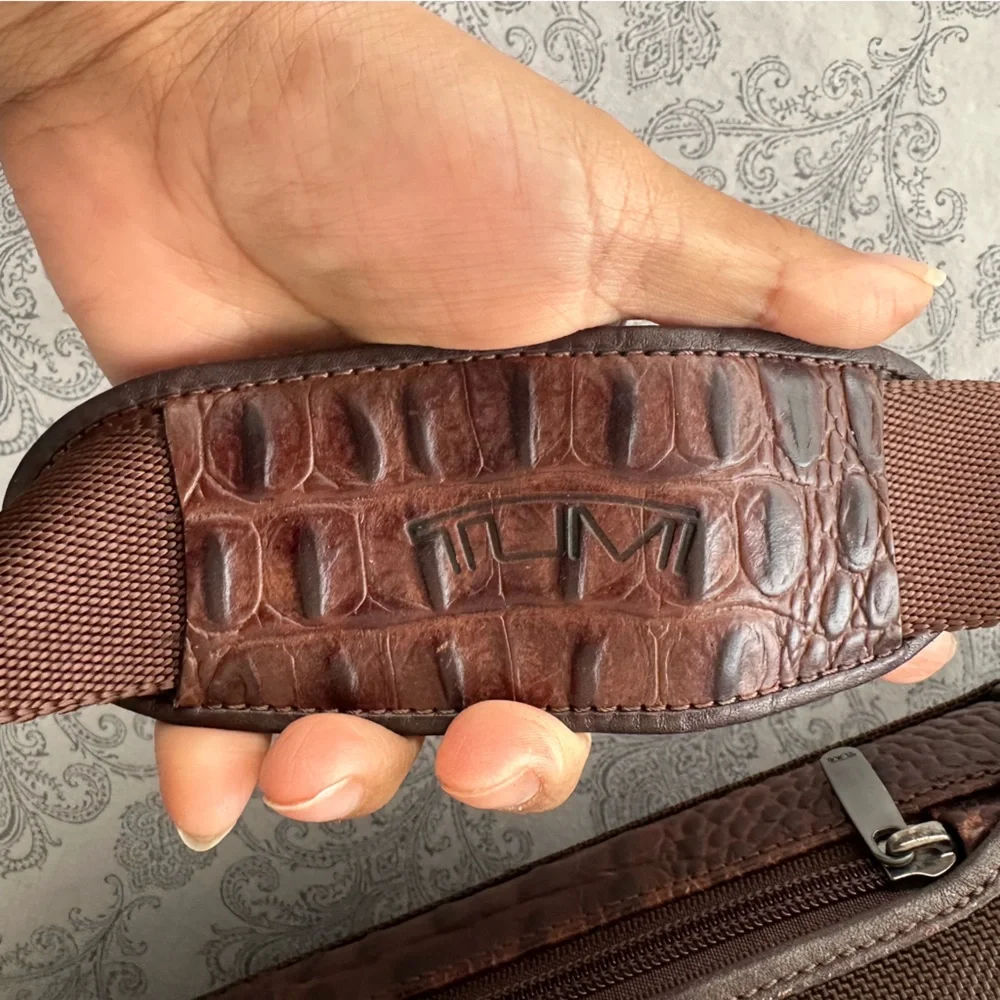 Tumi Multiple Compartment Messenger Bag Laptop Bag Travel Bag Croc Leather